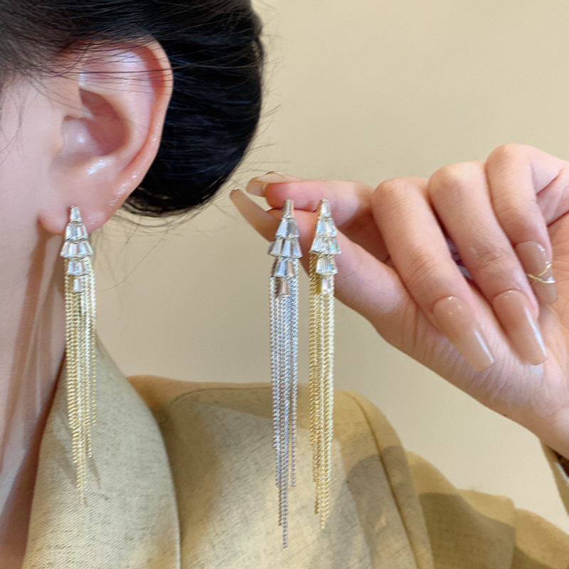 Light luxury and exquisite zircon tassel earrings, a versatile and high-end accessory for women in autumn and winter, with an exaggerated and distinctive style details Picture