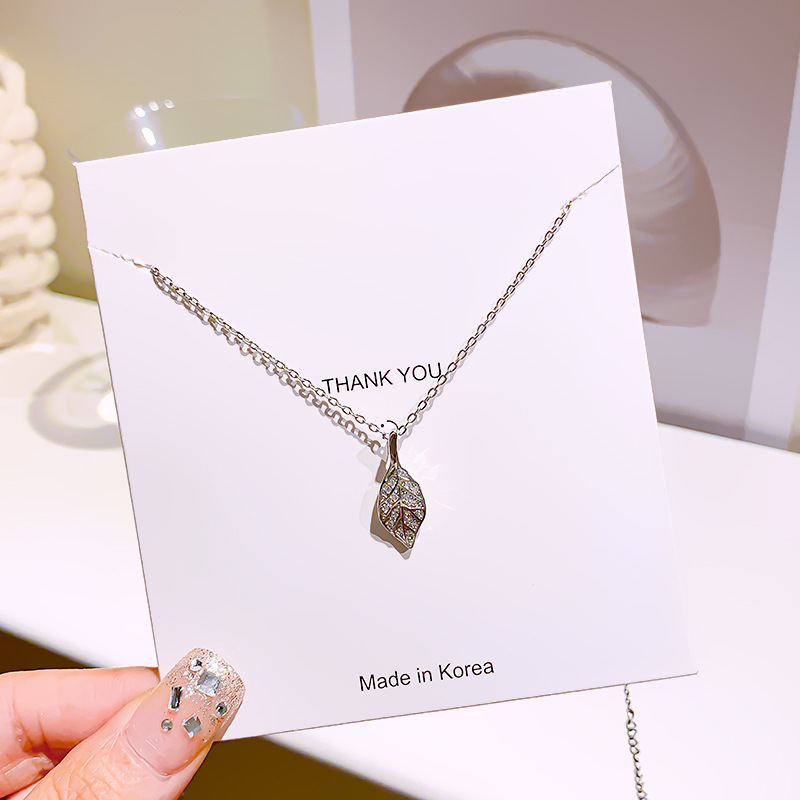 Korean style simple silver small leaf pendant titanium steel necklace, women's niche fashion versatile collarbone chain, Internet celebrity style accessory Application Scenario