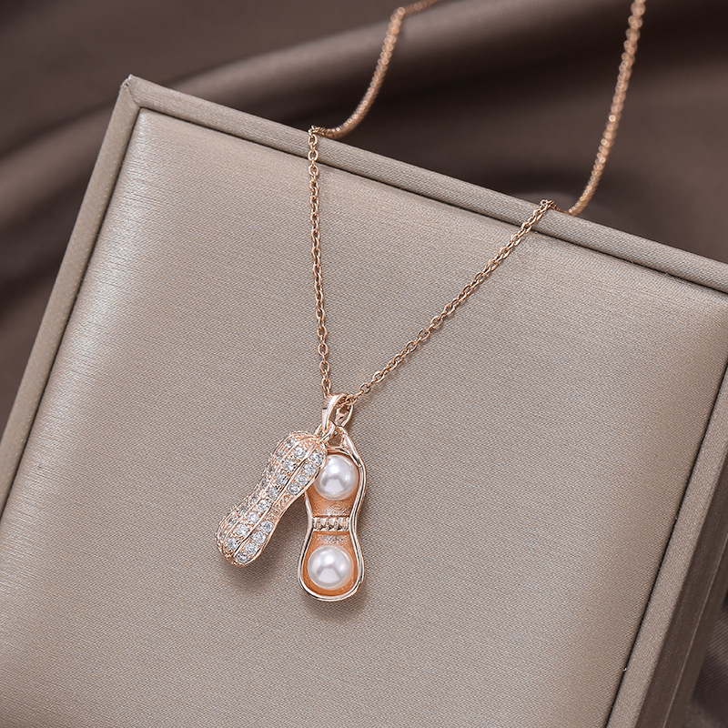 Korean 18k rose gold diamond-encrusted pearl peanut pendant necklace, a trendy and versatile women's Instagram style, a luxurious titanium steel necklace full of diamonds full figure