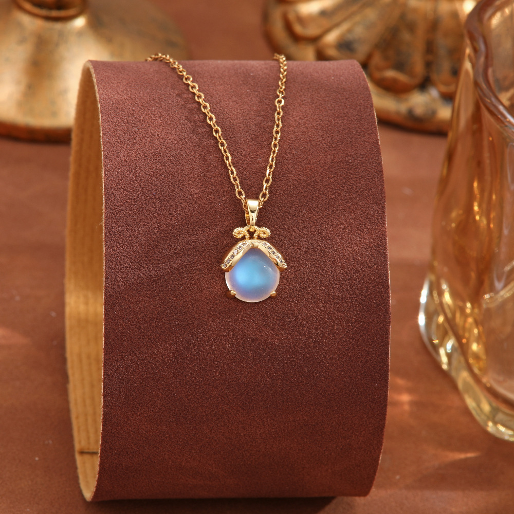 Wholesale of cross-border trade necklaces for women that do not fade and exude elegance, titanium steel necklaces for women, versatile accessories for women, and a sense of high-end collarbone chains details Picture