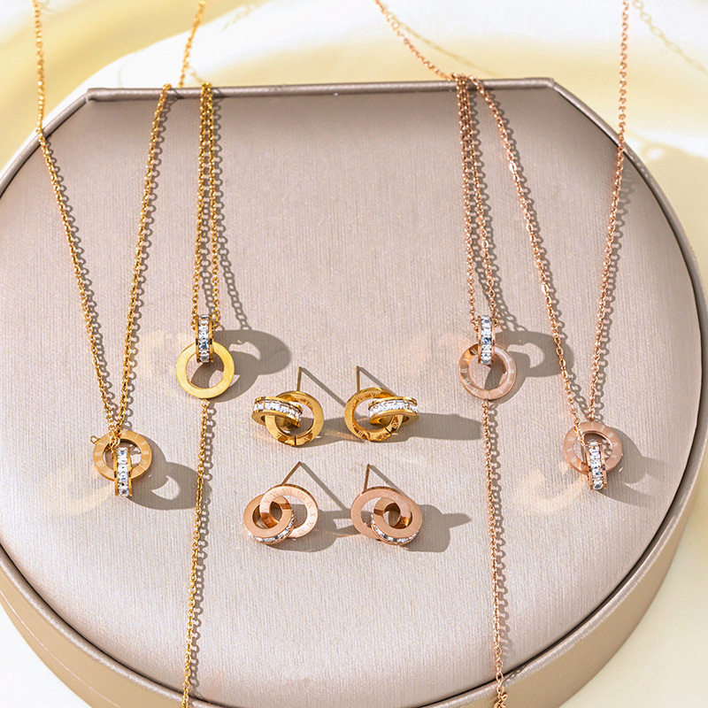 The same style set on Xiaohongshu: Roman double ring necklace, women's bracelet, stud earrings, fashionable and non-fading, light luxury titanium steel collarbone chain full figure