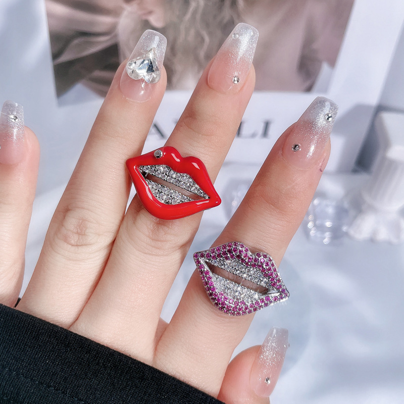 The light luxury drip glaze flame red lip open ring, with a cool, sweet and fashionable style, exudes a sense of high-end sophistication and is a niche ring trend full figure