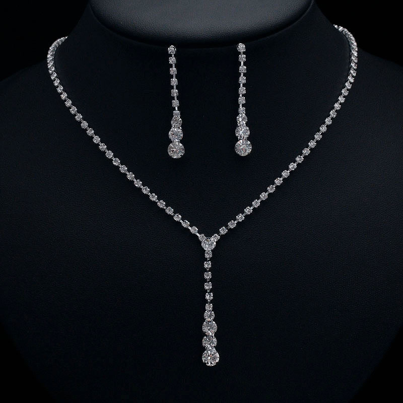 Bridesmaid accessories: Simple diamond-encrusted crystal diamond collar, necklace, bracelet, three-piece set. Bride accessories: N5696 details Picture