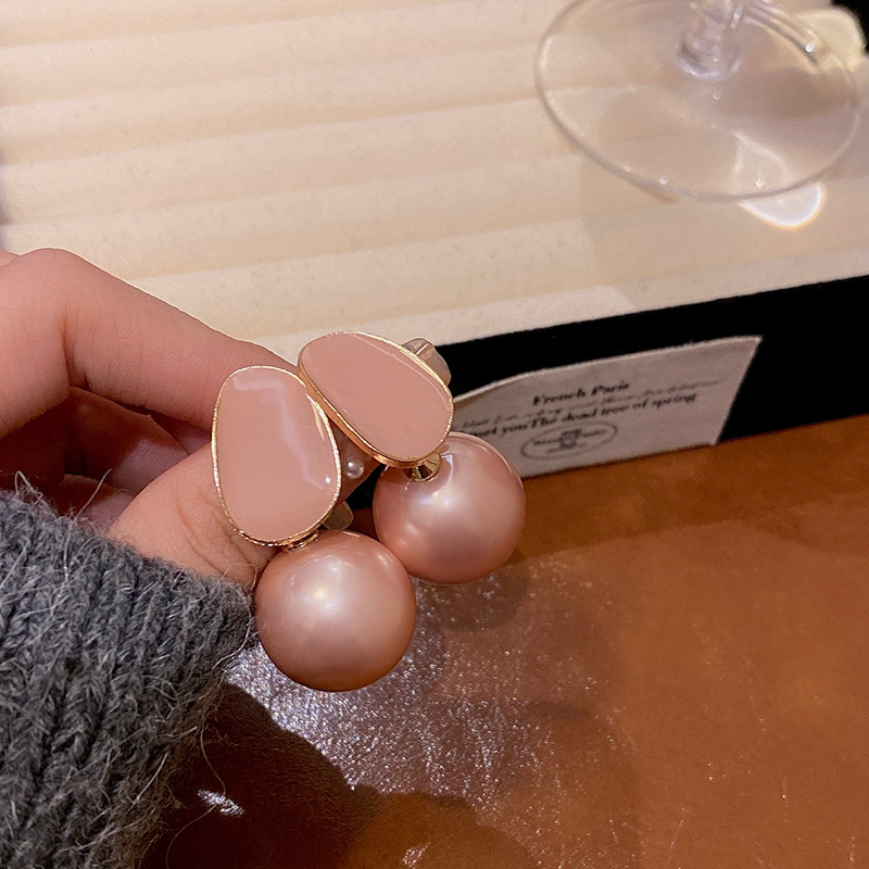 Light luxury French retro pearl earrings, women's fashion, niche design, high-end feel, the same style of ear studs and earrings as Internet celebrities full figure