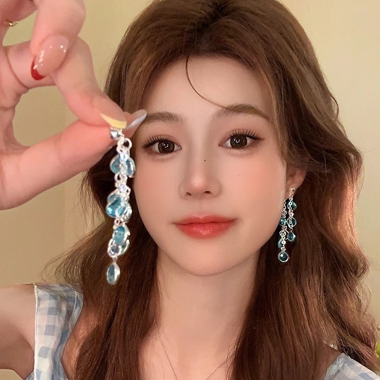 Blue crystal tassel earrings, a new bestseller for women in 2025, exude a high-end and fresh vibe. Sweet and girlish earrings for summer Specification drawing