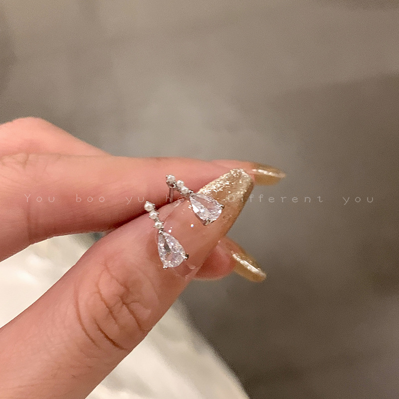 Light luxury zircon teardrop earrings for women, high-end Korean style, small and exquisite earrings, niche design sense, best-selling earrings details Picture