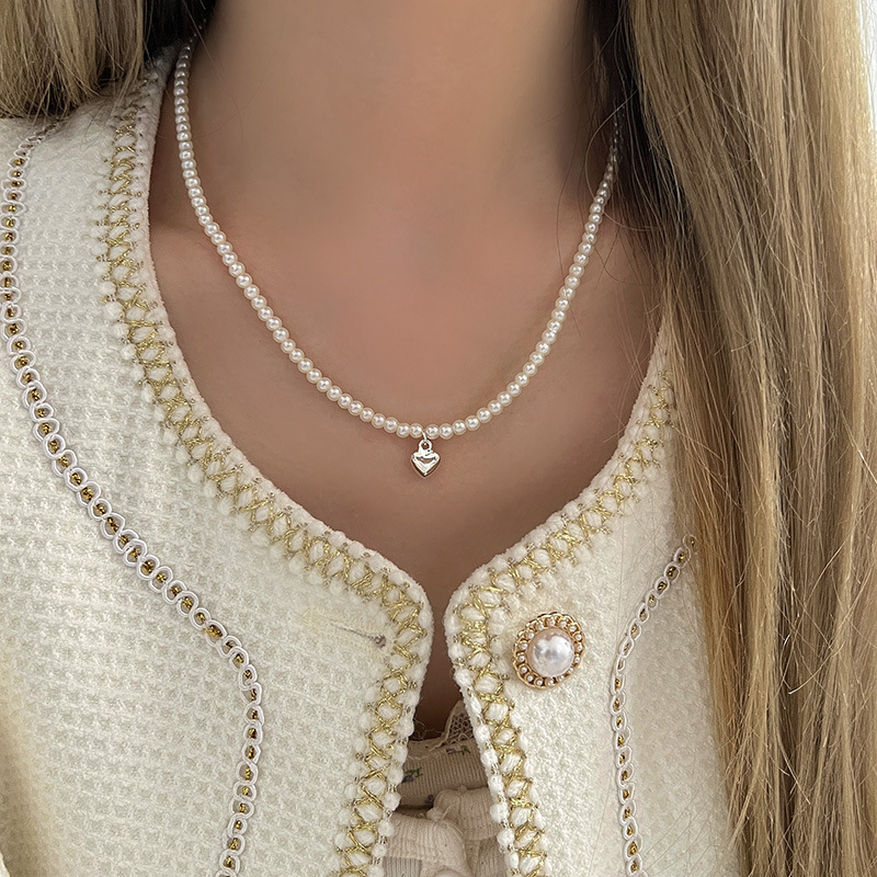 A niche high-end design collarbone chain with French style, a necklace for a socialite, exquisite pearl heart-shaped necklace, and a trendy Instagram look for women Application Scenario