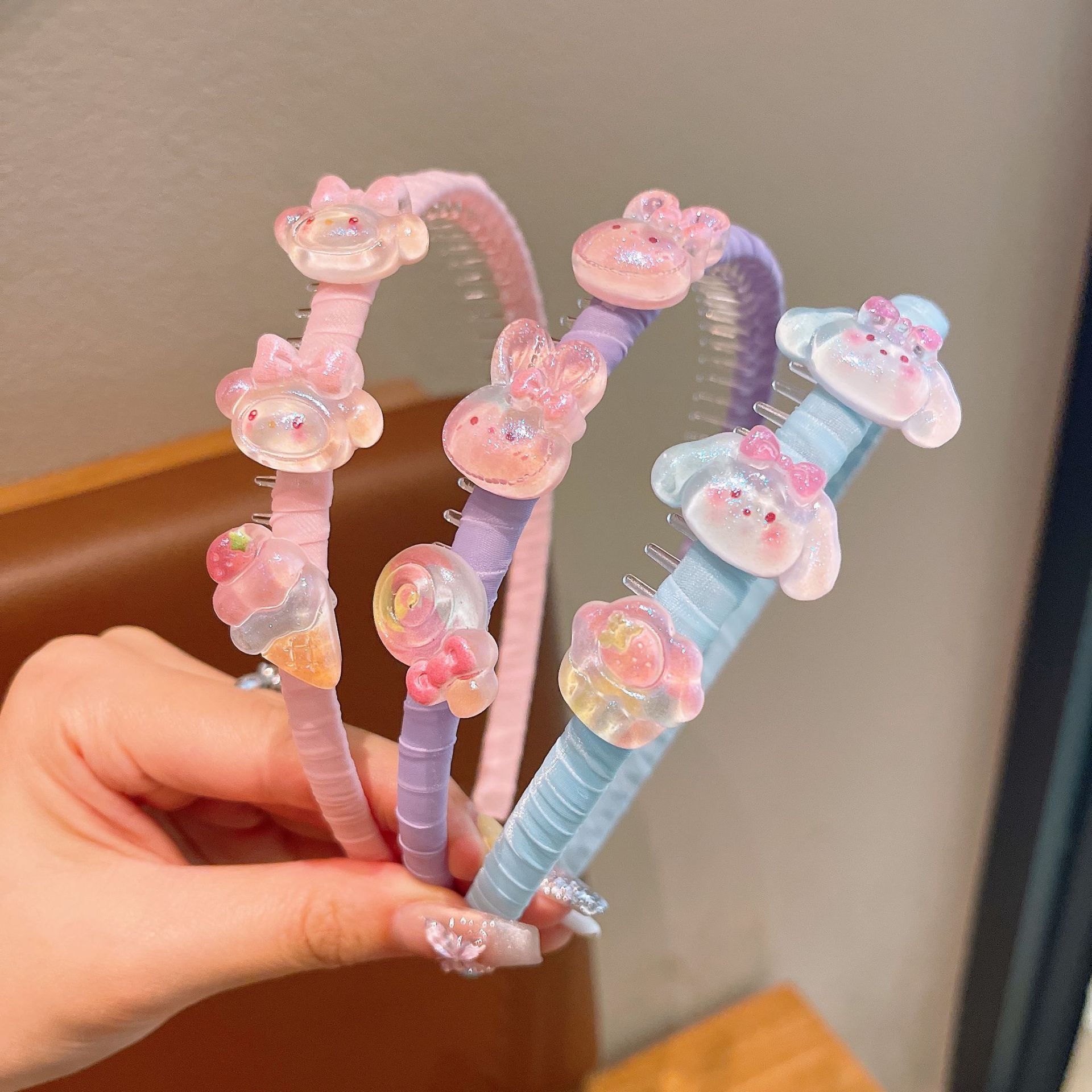 New children's hairband, girls' broken hair arrangement, toothed anti-slip hairpin, cute girls' headband and hair accessory Specification drawing