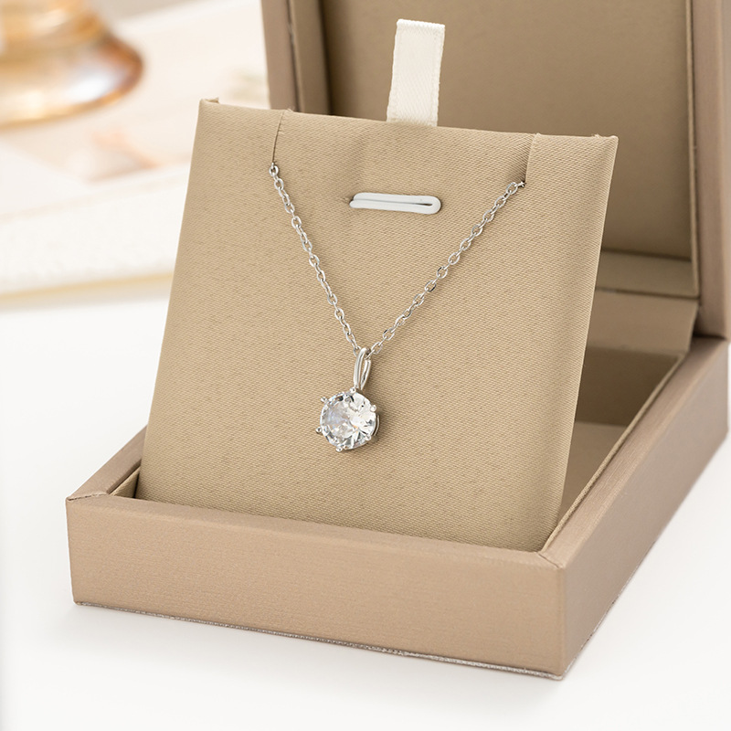 A simple silver six-prong zircon necklace for women, a trendy and versatile collarbone chain, and a popular casual accessory full figure