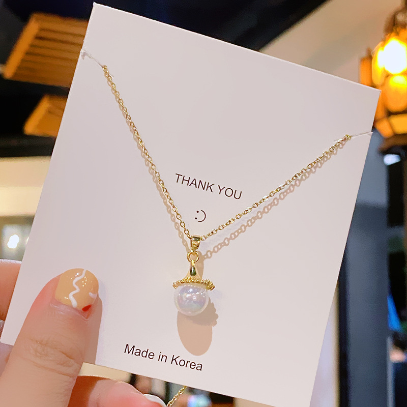 Mermaid Girl Little Pearl Titanium Steel Necklace, a fashionable, simple and light luxury collarbone chain for women, a versatile and elegant accessory for Internet celebrities, wholesale Application Scenario