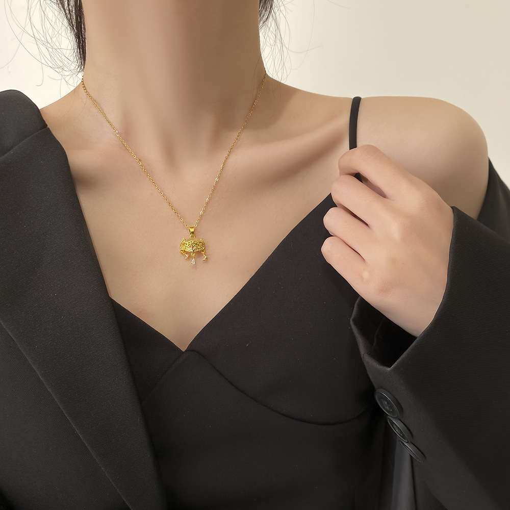 A high-end Japanese and Korean cat's eye stone fox-shaped safety lock pendant titanium steel necklace, a women's niche and light luxury tassel accessory details Picture