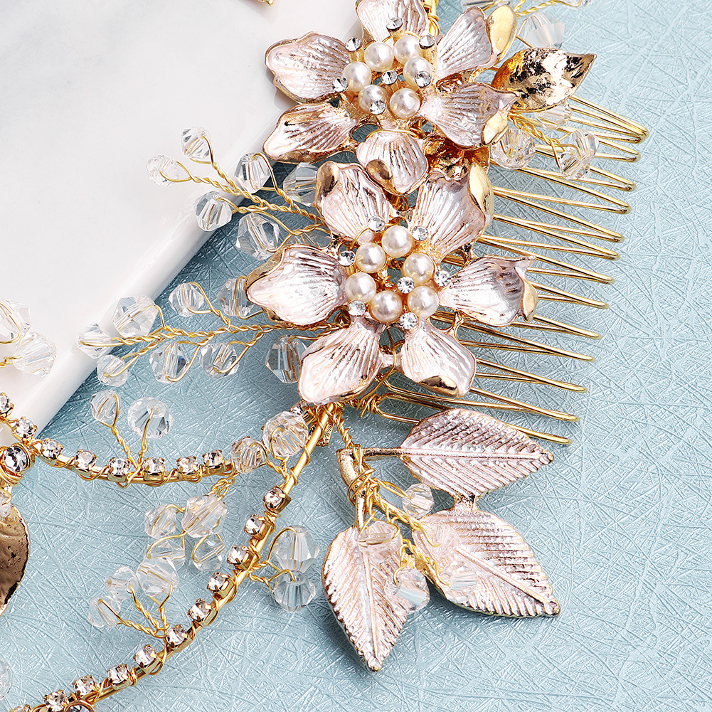 New European and American accessories, handcrafted bridal headwear, alloy flower and branch hair combs, pearl and diamond inlaid hair combs, banquet hair accessories Application Scenario
