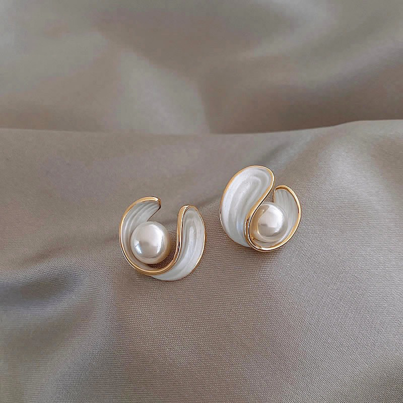 s925 Silver needle Small pearl earrings, women's ins style, French, simple and versatile, light luxury oil-dropping earrings, personalized stud earrings full figure