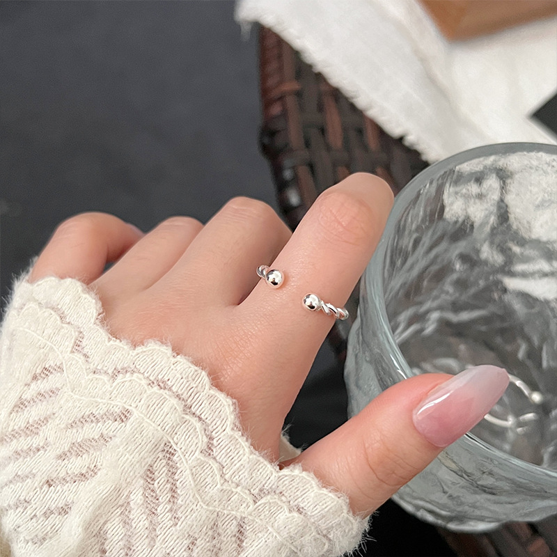 Simple design, ins twist opening, high-end and exquisite style ring, a niche design for women, simple and versatile ring for women full figure