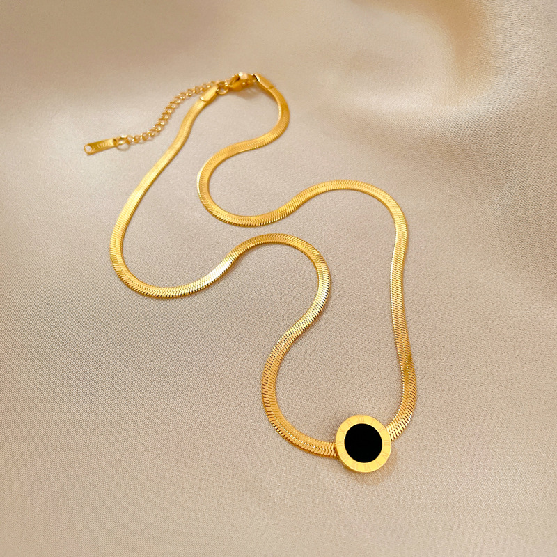 【 All-titanium Steel 】 Round Roman style, minimalist style, real gold necklace inside the furnace, women's ins collarbone chain Application Scenario