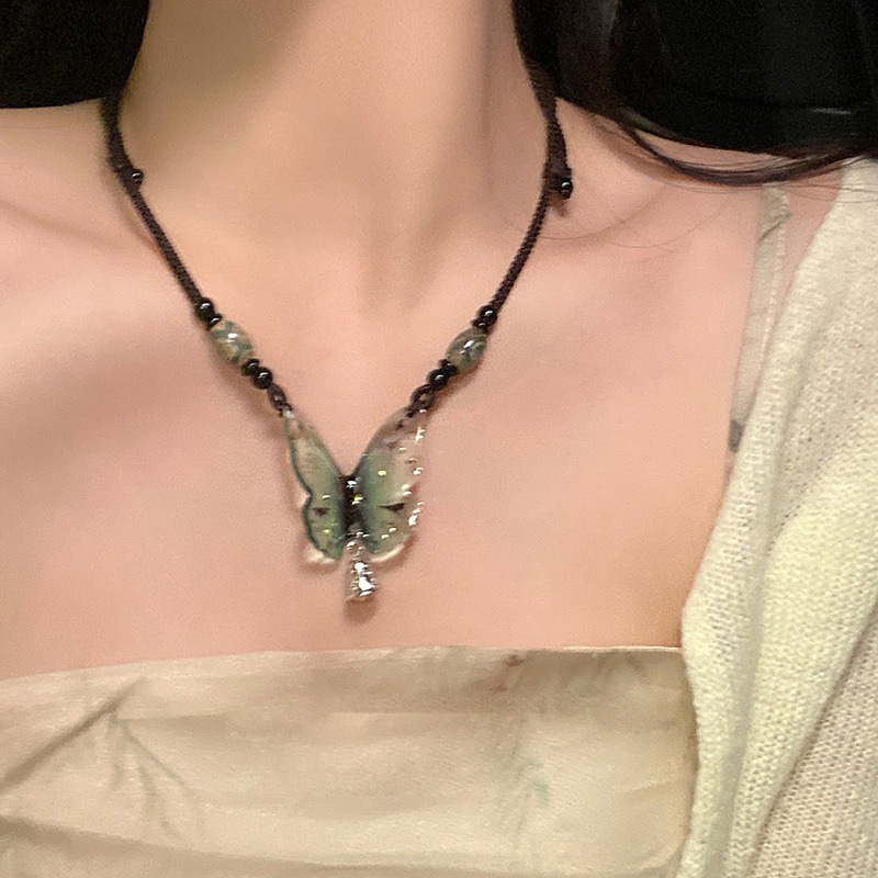 Butterfly Hunt ~ Pearl Weaving Butterfly Necklace for Women, a minority ethnic style accessory with a cold and ancient Zen-like collarbone chain full figure
