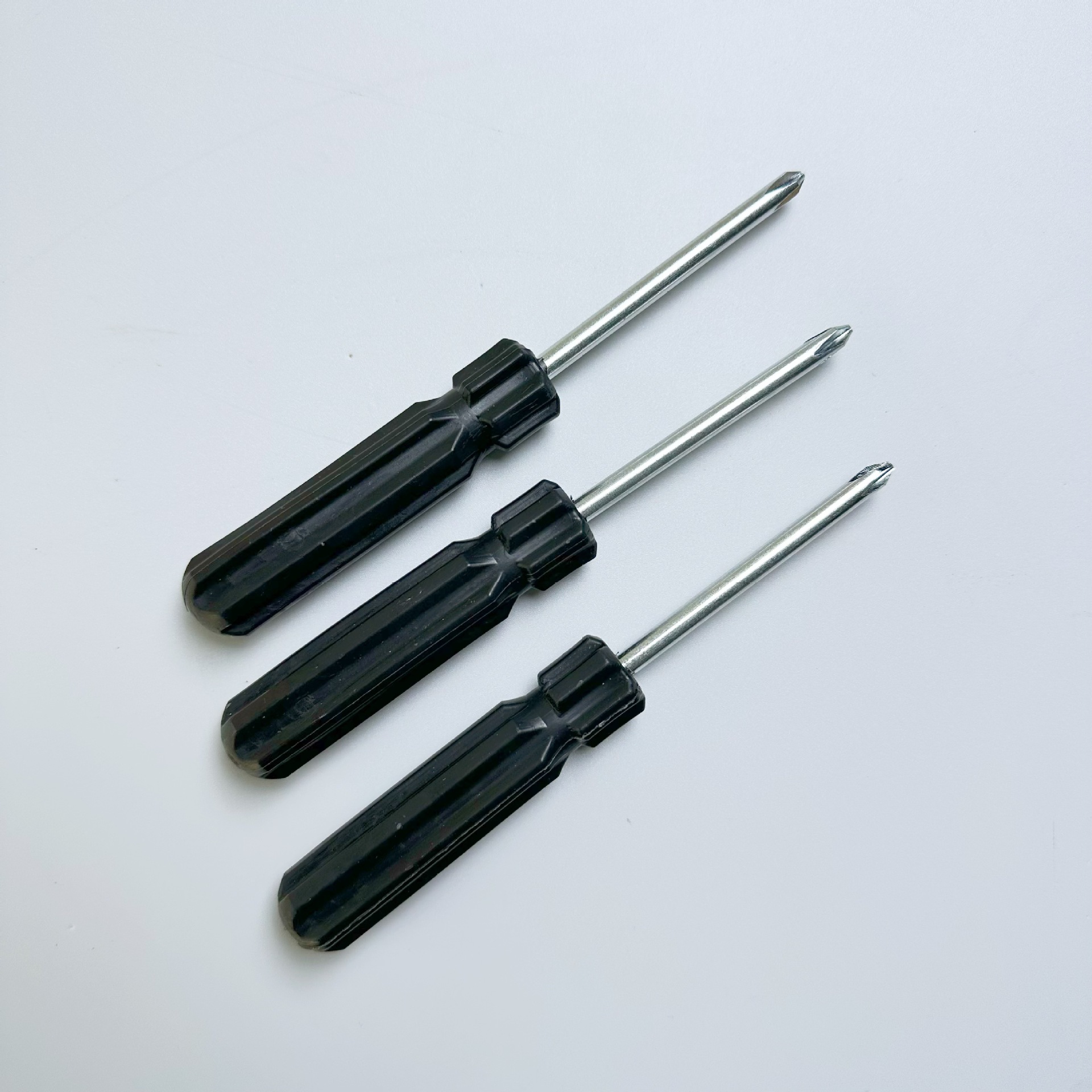 Factory wholesale of black handle 5.0 screwdrivers with magnetic screwdrivers, furniture and home decoration delivery screwdrivers details Picture