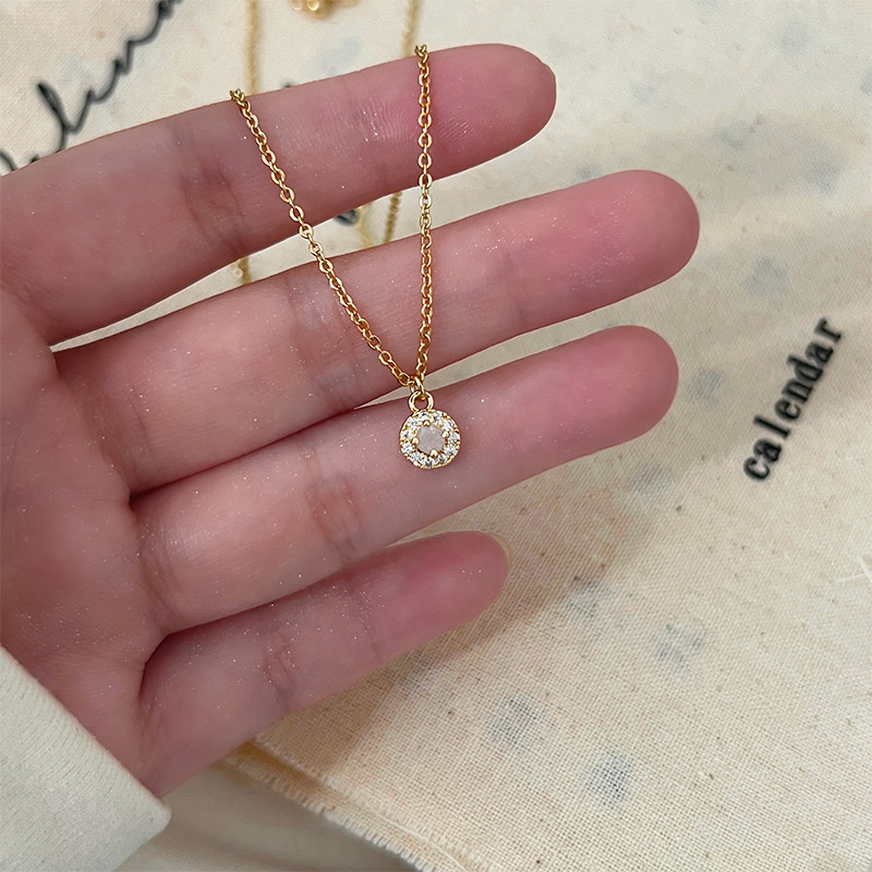 The new 2024 trendy necklace, a delicate and light luxury zircon circle necklace, is simple, fashionable and elegant for women, and a versatile collarbone chain details Picture