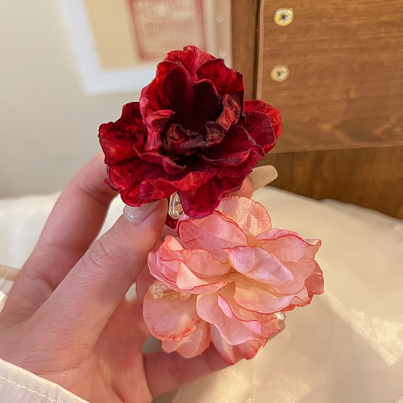 Chinese-style flower hair clips, side clips for buns, flower hairpins, flower hairpins, ponytail flower small clips, camellia flower small grappling clips Application Scenario