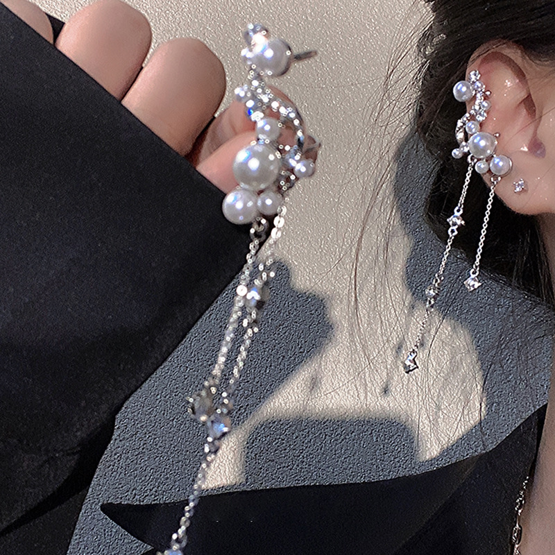 Pearl tassel ear bone clip earrings, a niche design with a cold and elegant feminine style, exude a sense of sophistication and are versatile. Wholesale of trendy and stylish earrings full figure