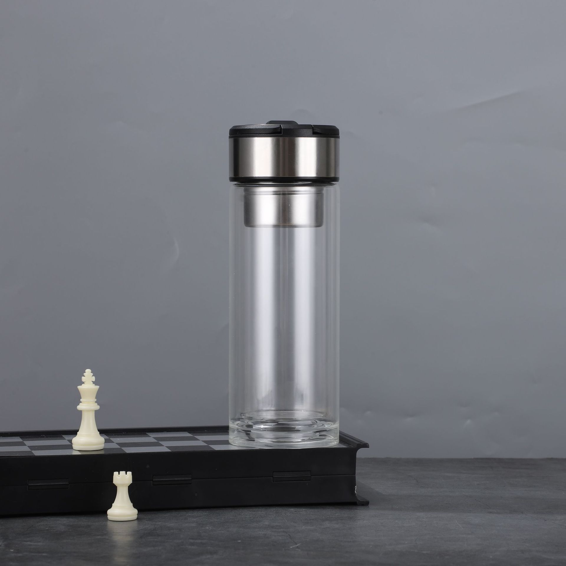 Manufacturer wholesale magnetic tea storage cups, high-appearance-level magnetic spring cups, tea-water separation glass cups, large-capacity portable cups Specification drawing