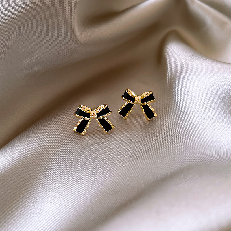 Black bow earrings for women, 2024 new style, simple and versatile, personalized bestsellers, stud earrings, high-end earrings wholesale Application Scenario