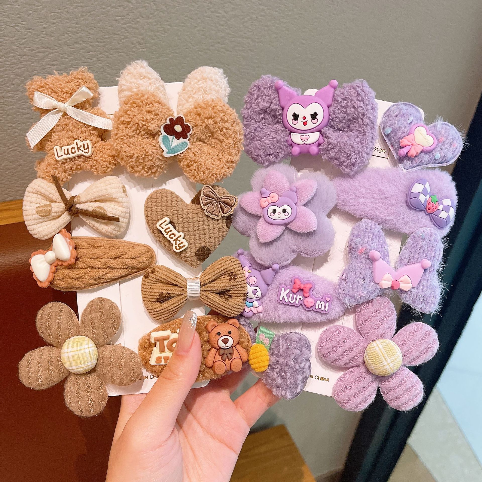 Kuromi cartoon hairpin for girls in autumn and winter, plush fringe side clip, children's hair accessory, baby strawberry bear headwear Application Scenario