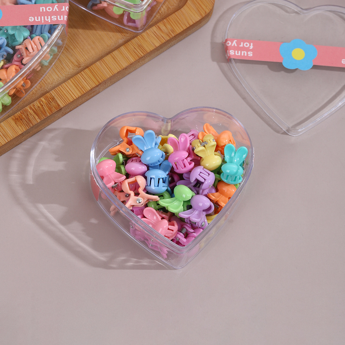 A new cute and non-damaging hair clip headpiece from Macaron, featuring a princess hairstyle with bangs and side hair clips Specification drawing