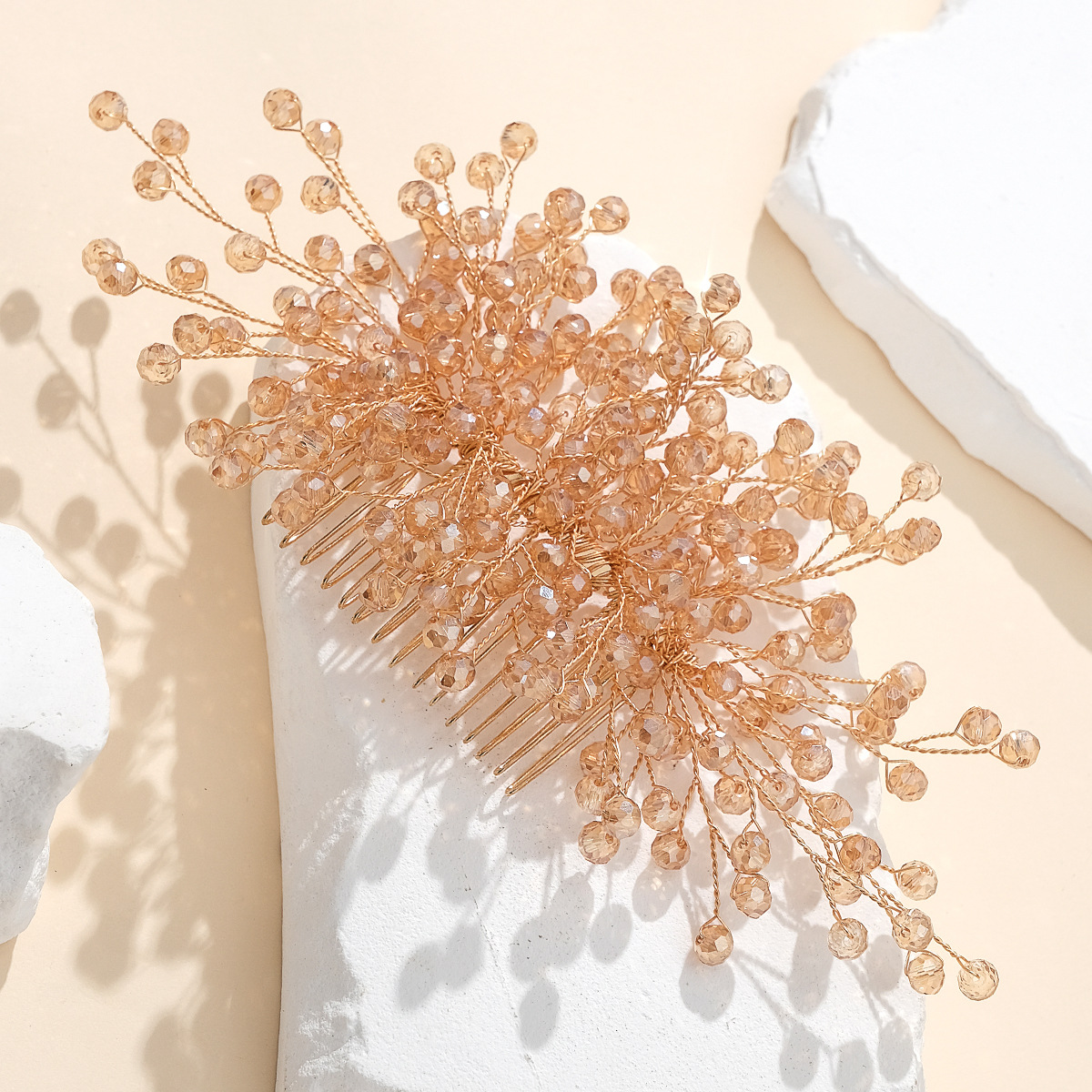New European and American bride headwear, handcrafted crystal hair comb, wedding dress, retro updo accessory, luxurious and beautiful comb details Picture