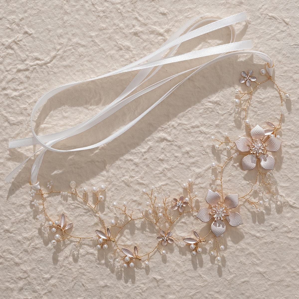 Wholesale of simple European and American bride accessories, thin picture craftsmanship, flower alloy handcrafted hair bands, pearl and rhinestone bride headwear full figure