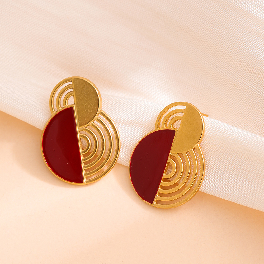 Titanium steel vacuum gold-plated oil-dripping ear studs for women, anti-color fading, light luxury, niche, popular in Europe and America, cross-border, dark style, high-end feel Application Scenario