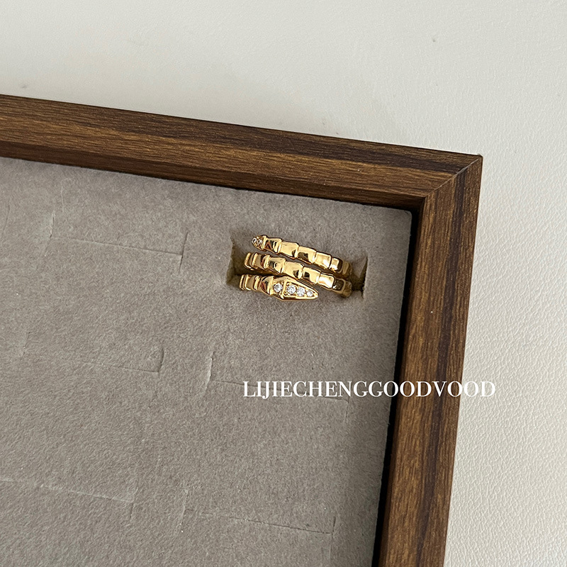 The new design of the snake-shaped ring in 2024 is a bestseller for women. The opening is adjustable, featuring a high-end, light luxury and cold style details Picture