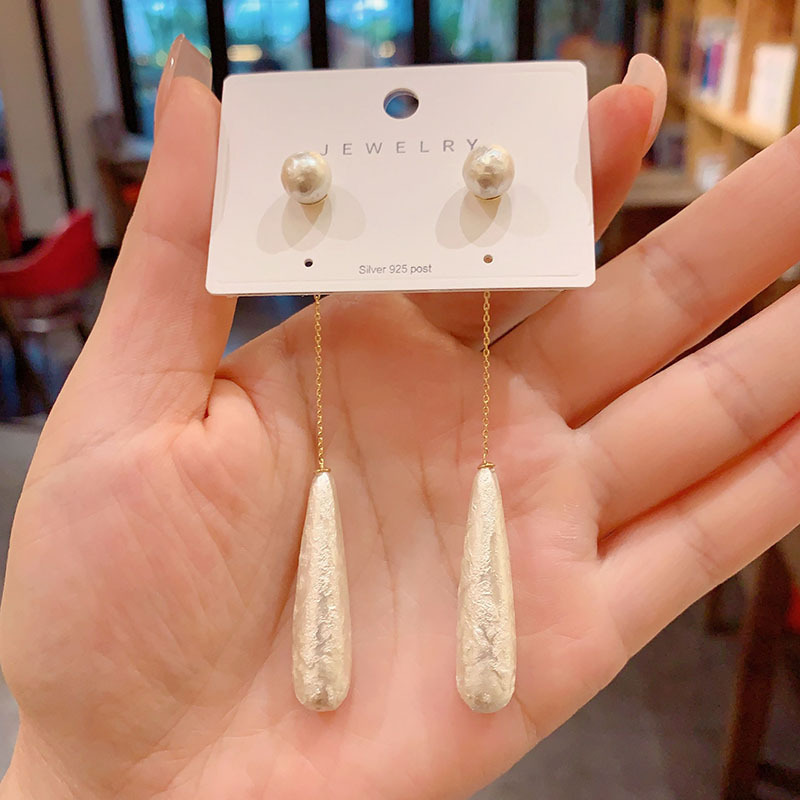 Elegant long teardrop-shaped pearl earrings for women, light luxury, niche and high-end style earrings, versatile and elegant stud earrings and other accessories Specification drawing