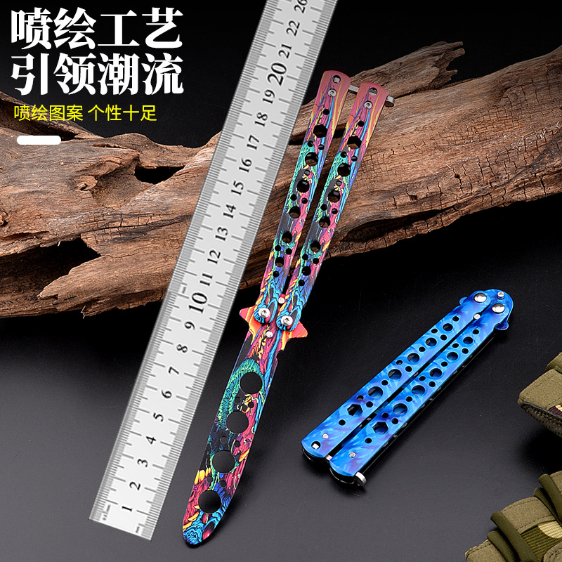 The head worker in the CSGO game practiced butterfly, trained with 4-hole tools, practiced folding and swinging the knife, and the butterfly knife details Picture