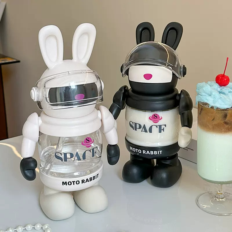 Children's high appearance level, cute and fun space rabbit plastic cup, sealed leak-proof portable straw cup, fashionable and trendy desktop water cup full figure