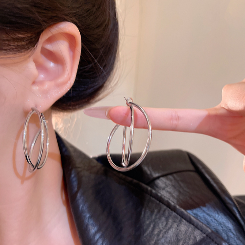 European and American exaggerated and individualistic large circle earrings for women 2025 new style simple ear ring circle individualistic and exaggerated earrings details Picture