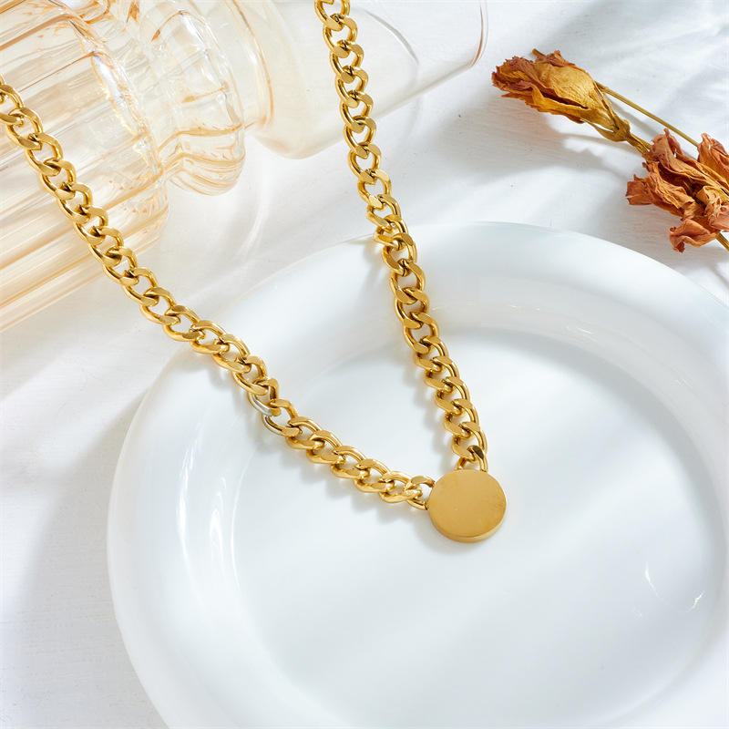 A fashionable, niche, light luxury, high-end, cold style round pendant, thick chain, gold-plated titanium steel necklace details Picture