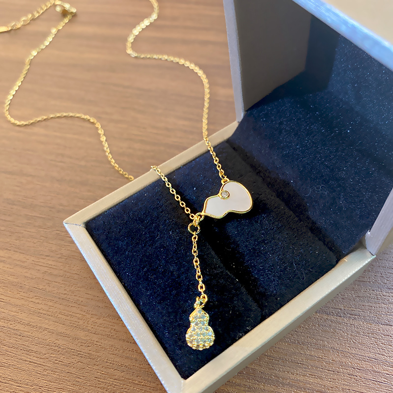 Korean version white shell tassel gourd pendant titanium steel necklace, a versatile and unique female style, a popular collarbone chain, a fashionable and light luxury accessory full figure