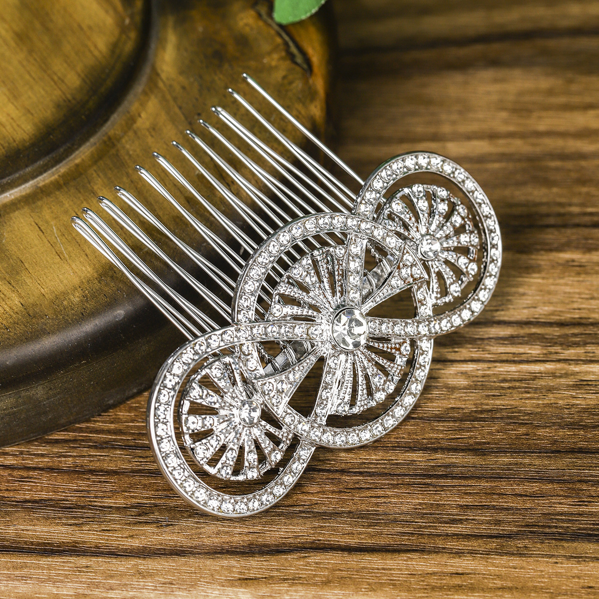 Cross-border bride accessories alloy insert comb, European and American style photo studio portrait headwear, wedding retro updo water diamond comb details Picture