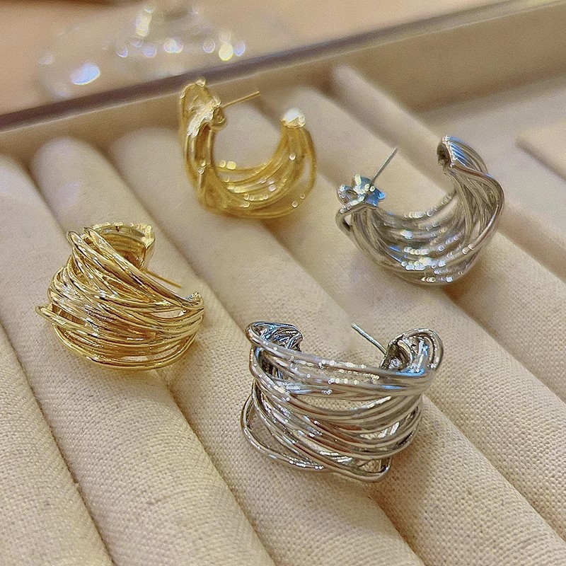 European and American style wound C-shaped earrings, women's niche design sense stud earrings, 2024 new trendy light luxury Hong Kong-style earrings Specification drawing