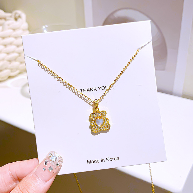 Wholesale of Japanese and Korean fresh and colorful heart-shaped bear pendant titanium steel necklace, women's niche light luxury high-end collarbone chain Specification drawing