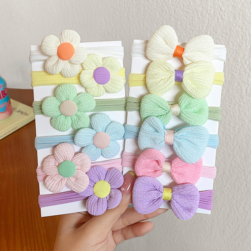 Children's hair ties are cute and won't hurt hair. They have good elasticity. Baby rubber bands, bows, flower towel loops, and little girls' hair bands full figure
