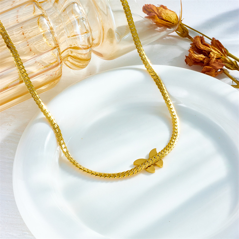 European and American fashion, niche, high-end, simple metal twist collarbone chain, white butterfly accessory, titanium steel necklace details Picture