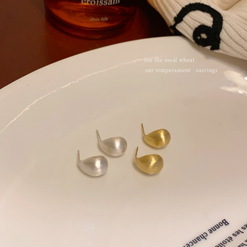 Matte brushed and frosted round ear studs, a unique and niche design for women's light luxury, exuding a sense of sophistication. 925 silver needle best-selling earrings Specification drawing