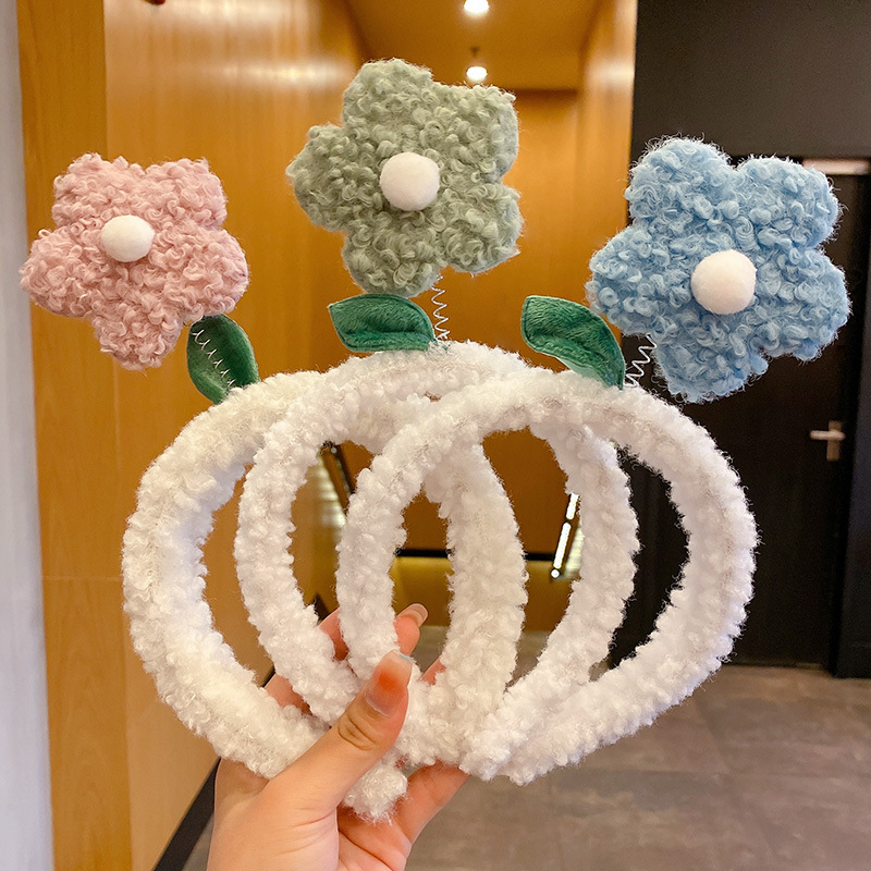 Cute lamb fur flower hair band for washing face in autumn and winter, women's plush anti-slip headband for mask application, hair tie and hair clip Application Scenario