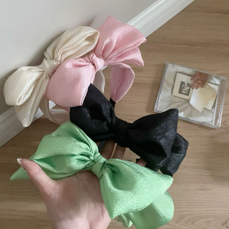 The oversized bow hair band made of sebum, the Korean high-end wide-edge headband, the sweet hair accessory, and the cute high top of the head full figure