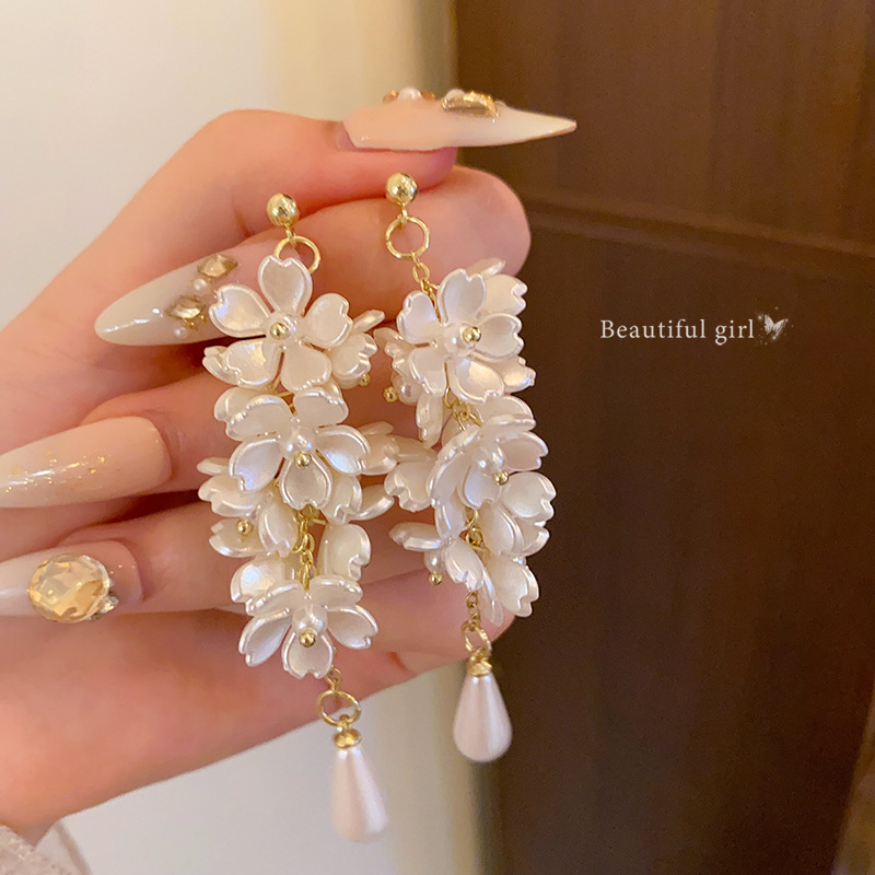 High-end white pearl tassel petal earrings, European and American fashion, versatile, exaggerated and elegant, long stud earrings for women full figure