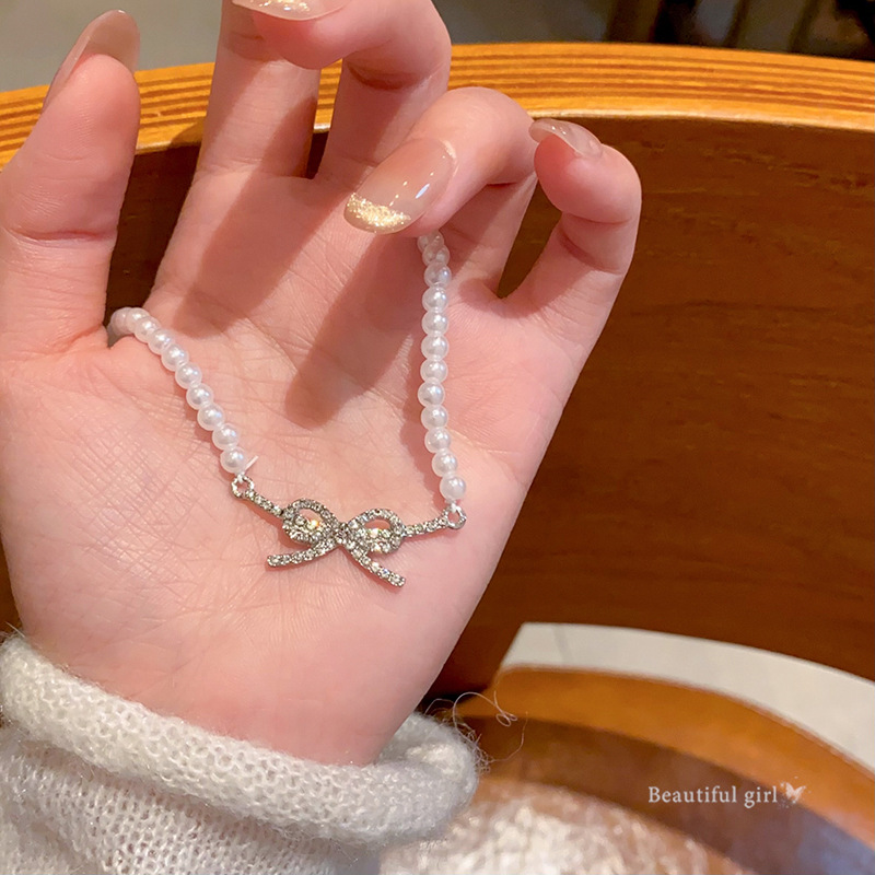 French bow pearl necklace for women's 2025 new bestseller collarbone chain, high-end and unique, a trendy accessory full figure