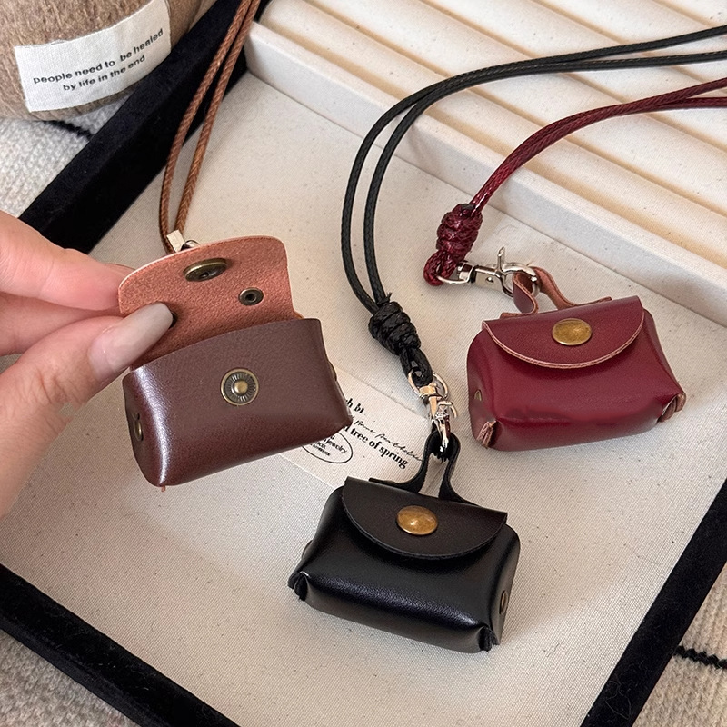 Cute and small leather coin purse, necklace, women's pendant, earphone case, leather rope, sweater chain, long accessory storage bag Application Scenario