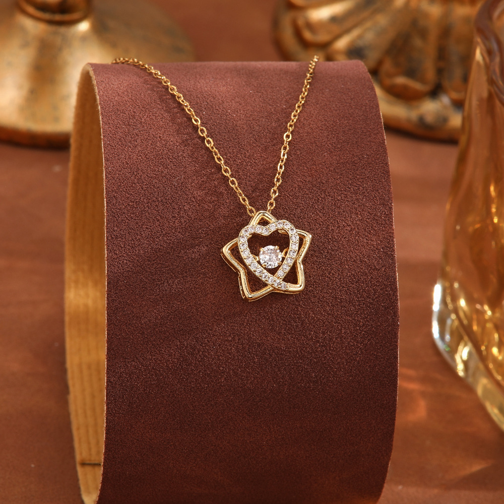 This Korean version of the best-selling, fashionable and dynamic heart titanium steel necklace exudes a light luxury and elegant charm as a collarbone chain accessory for your girlfriend Application Scenario